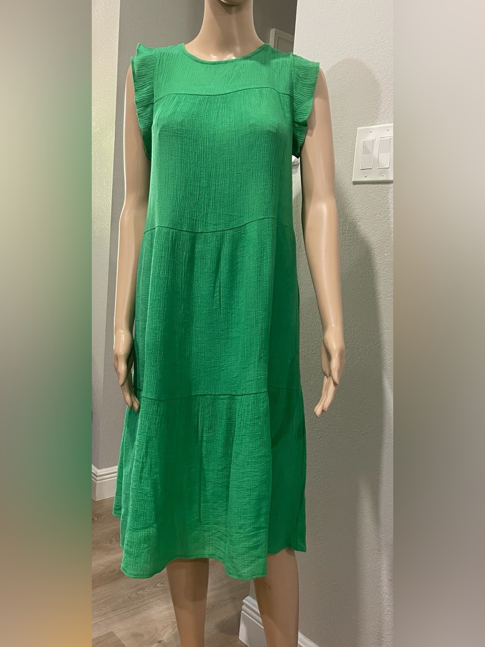 Sleeveless Tiered Midi Dress in Emerald Green size S